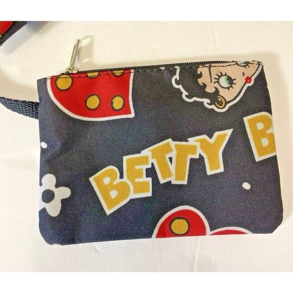 Betty Boop Hearts Kisses Novelty XL Black Red Waterproof Travel Weekend Zip Bag - Picture 11 of 16